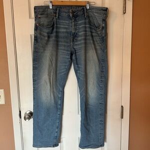 Men’s American Eagle Airflex+ Straight Jean